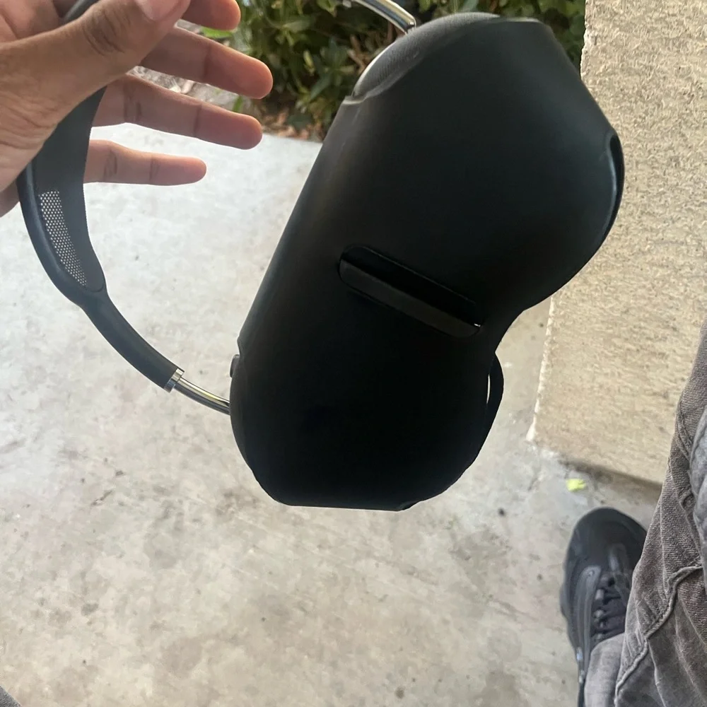 Apple AirPod pro maxes